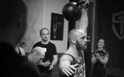 Jak zvednout na Kettlebell Military Press polovinu vlastní váhy? (Program)