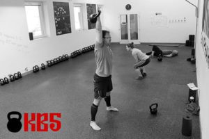 Z kanclu a klasické posilky do KB5: Prvních 9 měsíců