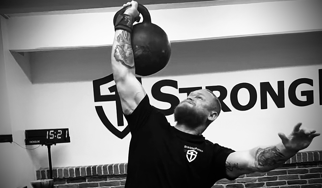 Renomovaný silák Jirka Tkadlčík: “Cvičení s kettlebell bych doporučil všem!” [ROZHOVOR]