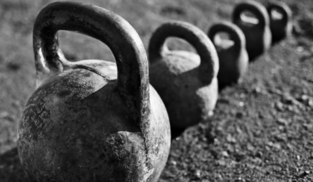 Jsou velké váhové skoky mezi kettlebell nevýhoda – anebo výhoda?