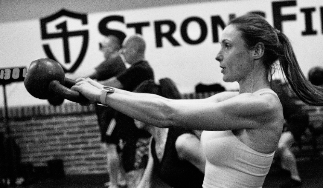 Hard Style kettlebell swing: Věda potvrzuje zkušenost